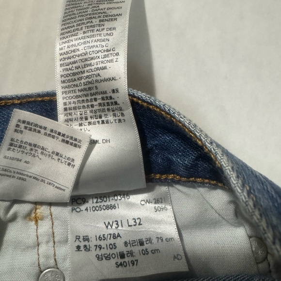 Levi's Button Fly 501 Blue Relaxed Jeans with Faded Details - Picture 7 of 8